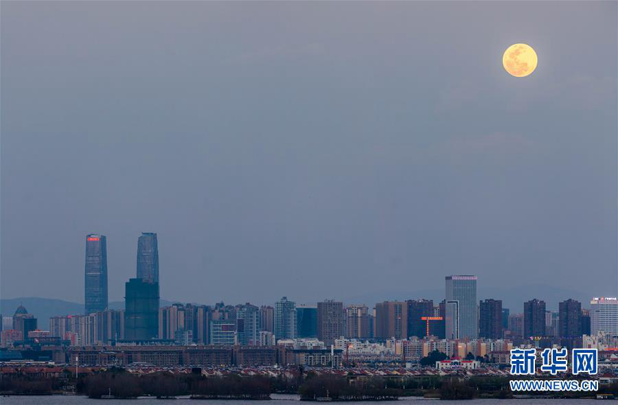“超级月亮”遇佳节 元宵满月更“圆满”-图片频道-中国天气网-图6